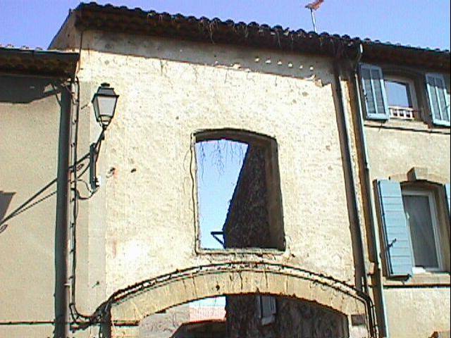 La porte flamande du jardin de Balthazar de Raffélis, dernier seigneur de Rognes