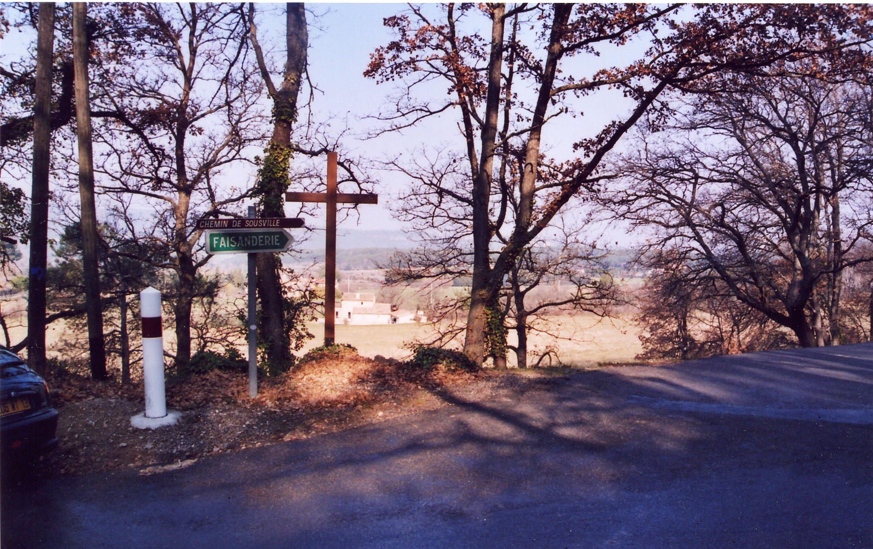 Croix de Pauvier ,croix du puits vieux à Souville.