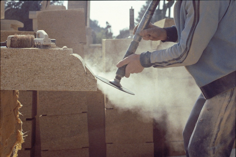Travail de la pierre de Rognes.