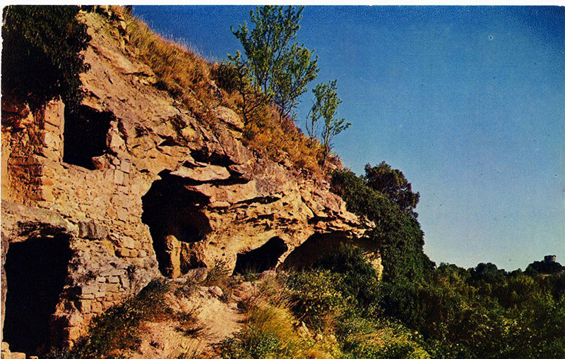 Foussa,habitats troglodytiques